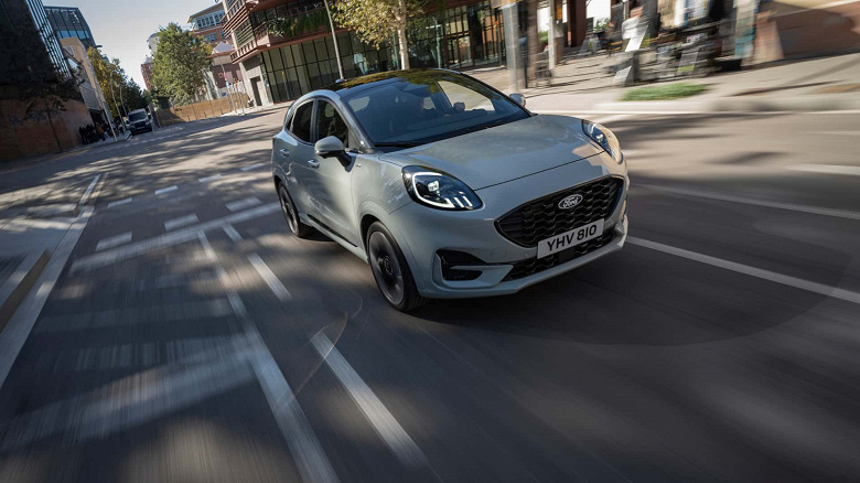 Ford went the path of absurd downsizing. Crossover Ford Puma ST 2024 received a liter motor, 